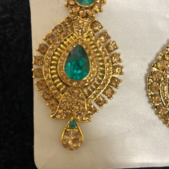 Earrings Set - Picture 2 of 3